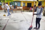 Para Sevadal Melakukan Bersih-bersih Di Halaman Sekolah