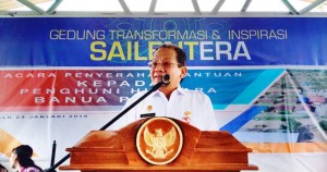 Gubernur Sulawesi Tengah Bapak Drs. H. Longki D. Memberi Sambutan